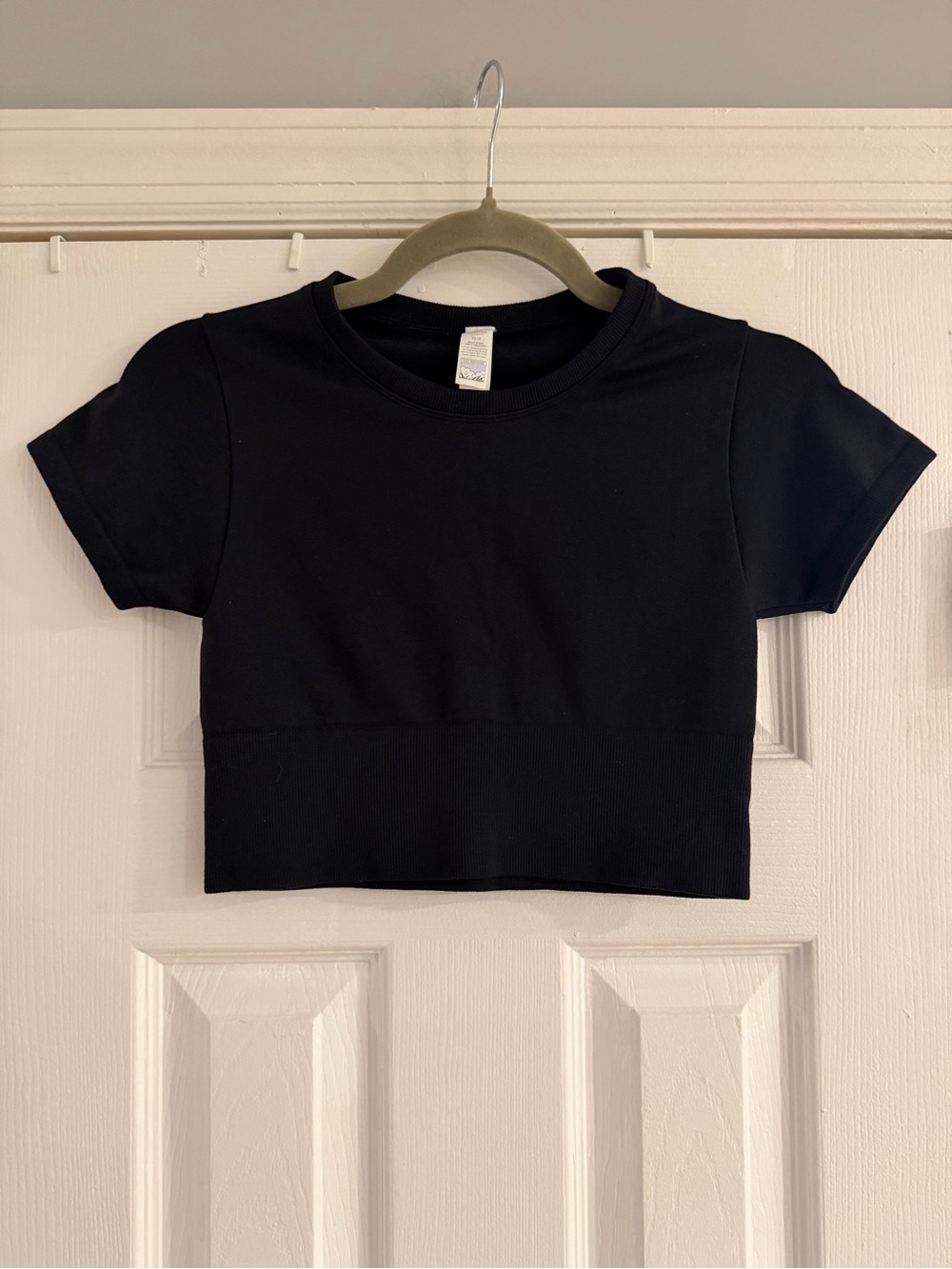 Offline by aerie Black Short Sleeve Sidewalk Seamless Cropped Tee